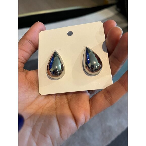 Big Silver stud earring statement bold large teardrop chunky metal shiny earring - Picture 7 of 8